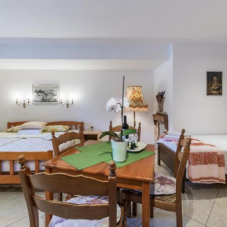 Awesome Studio In Pula With Wifi מראה חיצוני תמונה
